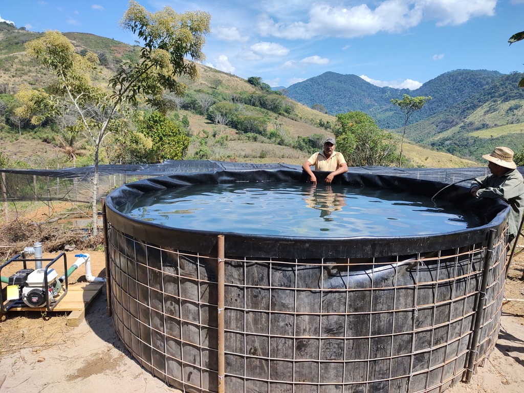 4. BOLSA DE GEOMEMBRANA DE 6 M DE DIAMETRO X 1.2 M DE ALTO, 33.93 M3 DE VOLUMEN, 29.69 M3 DE VOLUMEN DE OPERACIÓN CON SALIDA A 2"